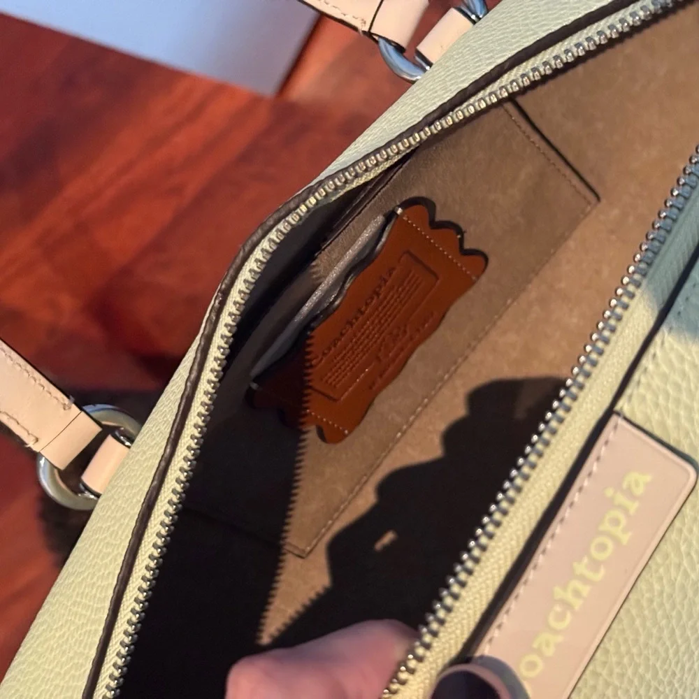 Coachtopia Cream Women's Barrel Bag - Picture 6 of 6